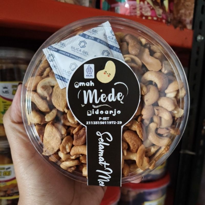 

kacang mente/ macang mete/ kacang Mede pecah , kemasan toples 250gr