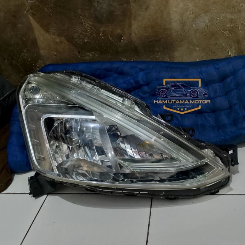 Headlamp Nissan Livina L11 original