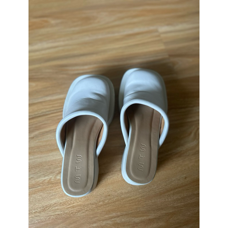 MTW Stevie Clogs in Ivory PRELOVED