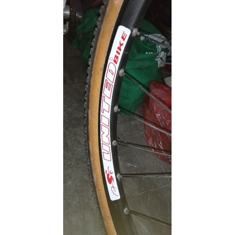 stiker rim sepeda