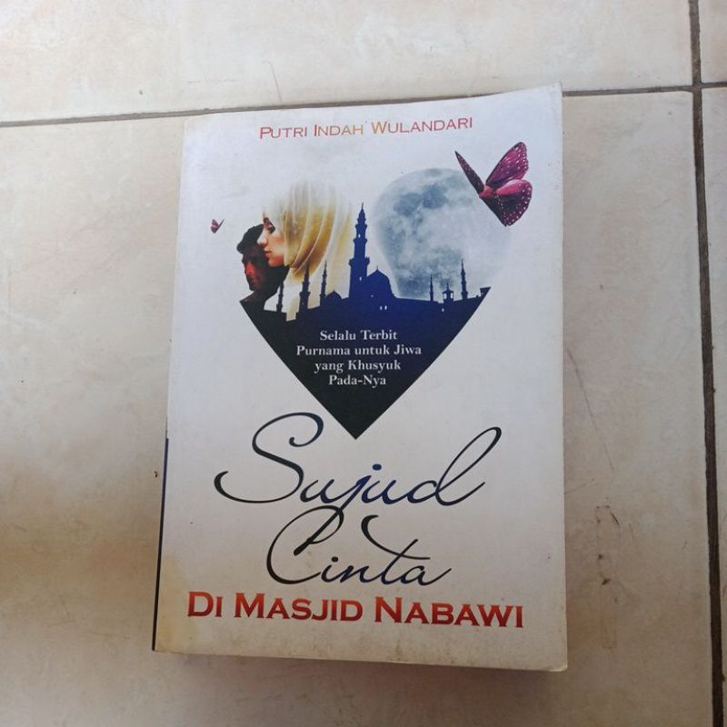 Buku Sujud cinta di masjid nabawi