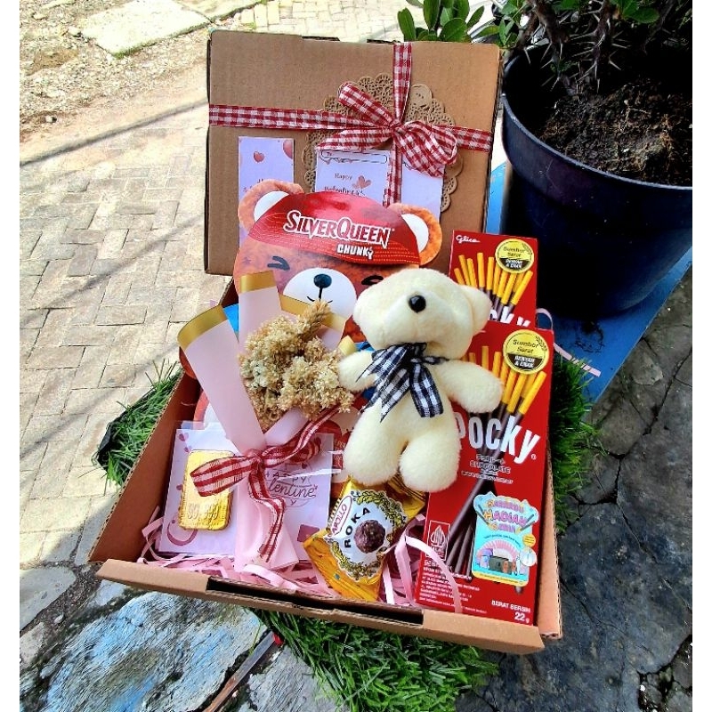 

Hampers Valentine Hampers Silverqueen Hampers Silverqueen Bear Kado Pacar Hadiah Pacar Cokelat Hadiah Kado Ultah wedding graduation Valentine Days