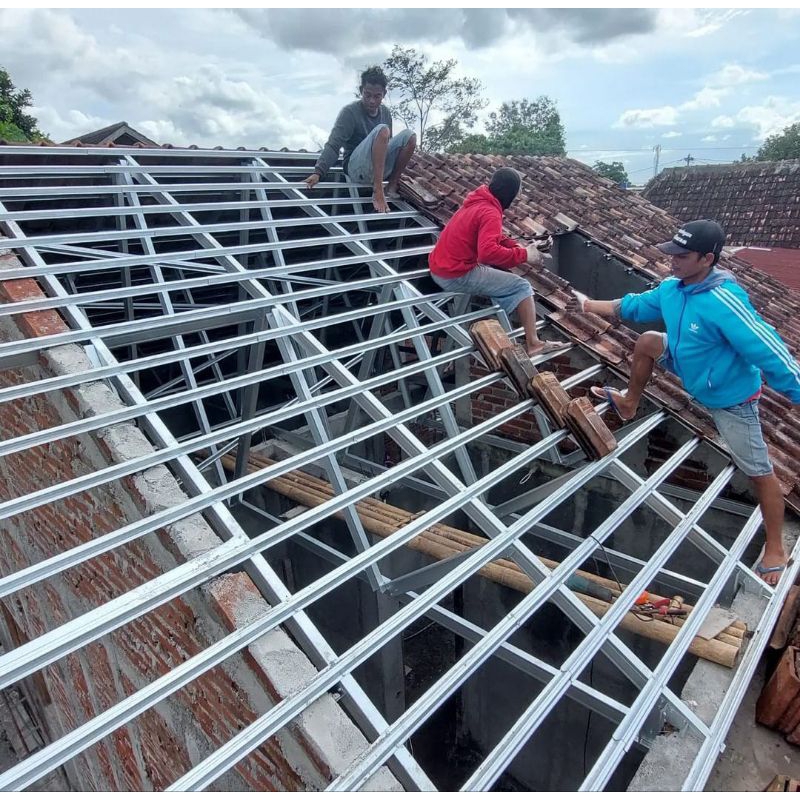 baja ringan genteng tanah terpasang