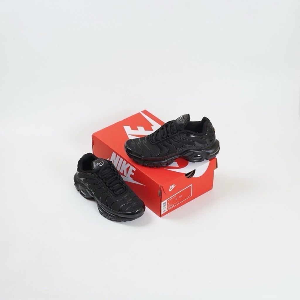 Sepatu Sneaker Air Max Plus Triple Black
