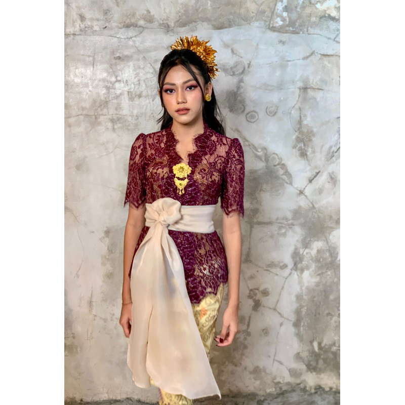 KEBAYA BROKAT LENGAN PENDEK