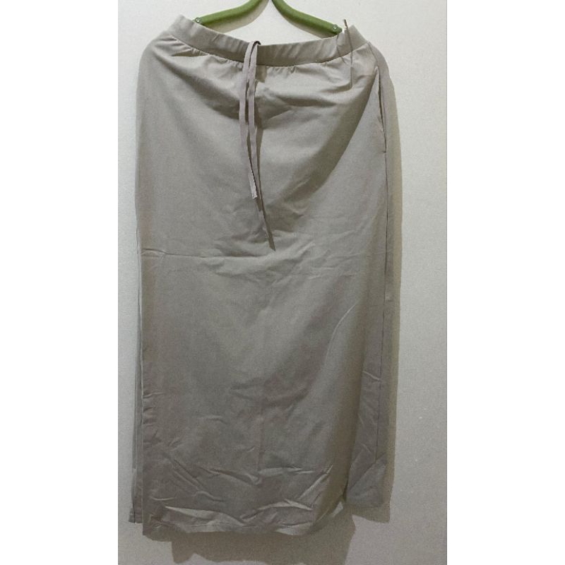 preloved rok Airism ultra stretch long skirt UNIQLO