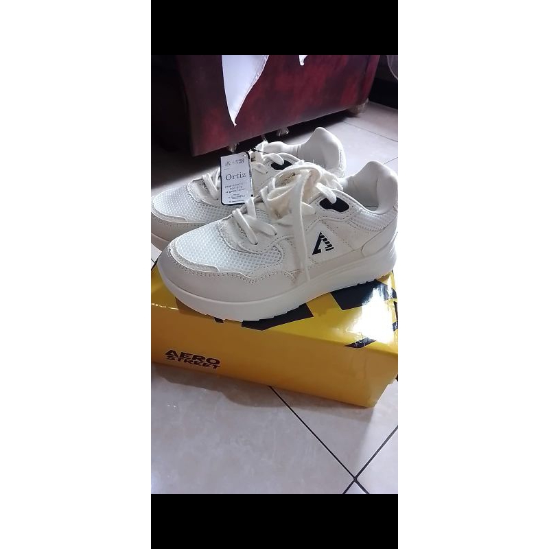 sepatu aero street