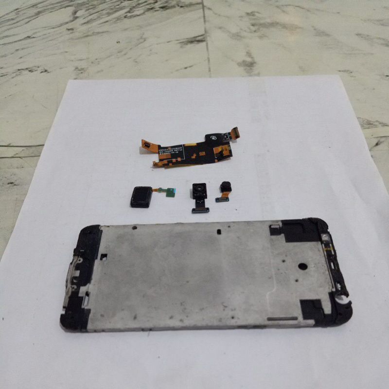 Sukucadang Samsung j5 2015 j500 LCD SAMSUNG J5 2015 J500 kamera samsung j5 2015 konektor lcd samsung