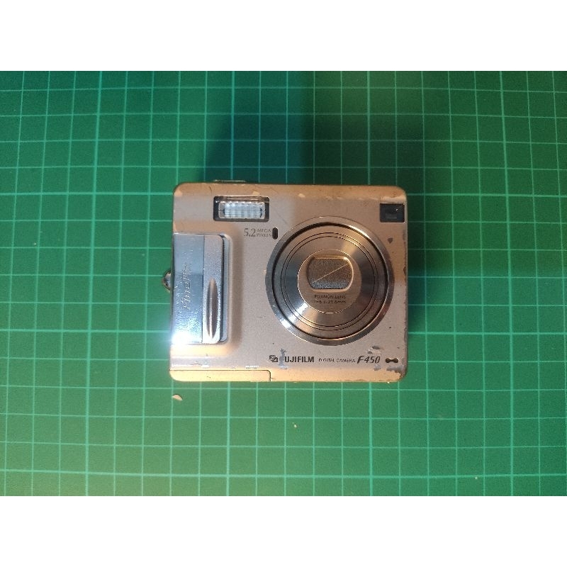 Fujifilm Finepix F450 dan Sony Cybershot W120