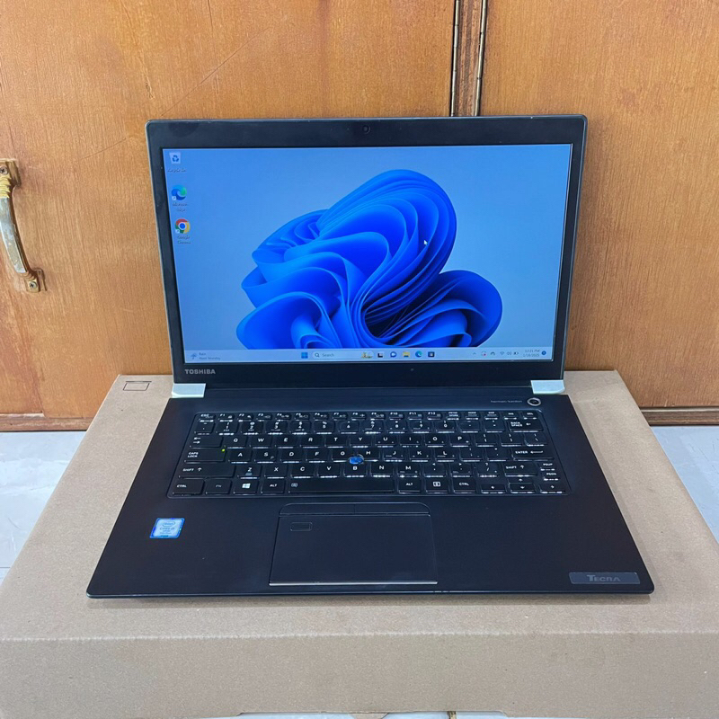 Laptop Toshiba Tecra X40-E, i5-7300U, Ram 8Gb/128Gb, #Backlight, #IPS, Lengkap, Black