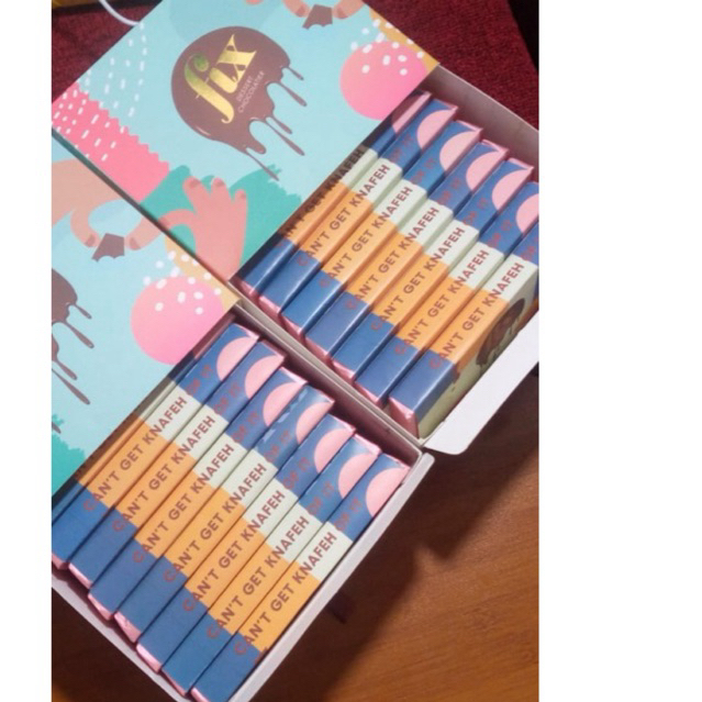 

1 BOX Fix dessert Choclate Chocolaiter Dubai (knafeh-piscathio) Barang baru 6 Pcs