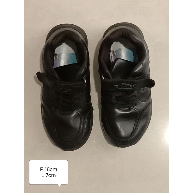 [size 30] Preloved sepatu sekolah anak cewek Bata Frozen hitam