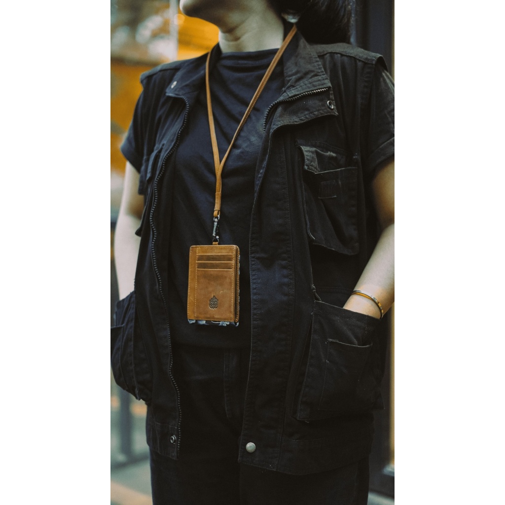 

Leastra 2 in 1 ID card holder Daniswara || ID card holder lanyard name tag dompet lipat kulit sapi asli 100% UNISEX