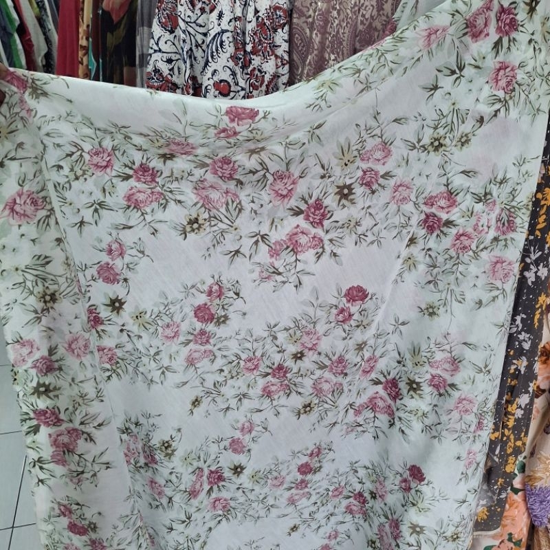 kain katun silk motif bunga / kain katun motif bunga / kain semi sutra motif