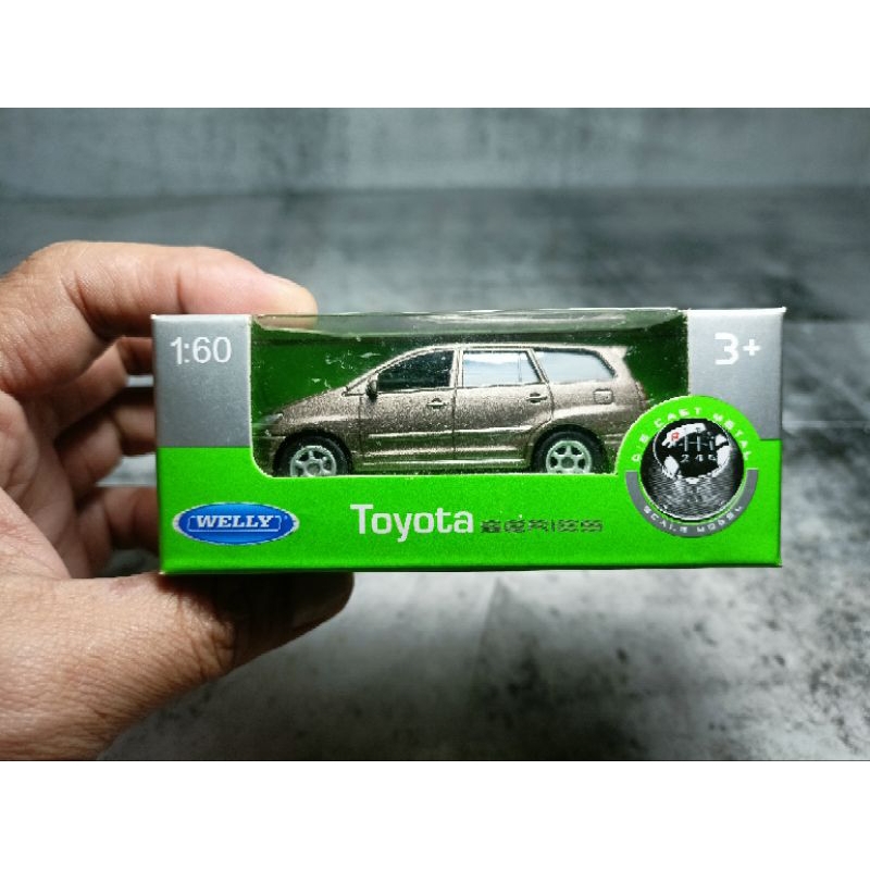 welly Toyota Innova 1/60
