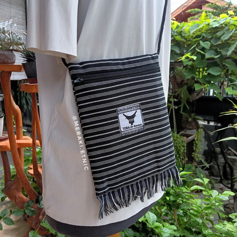 Tas Slingbag Tenun Medium Toraja