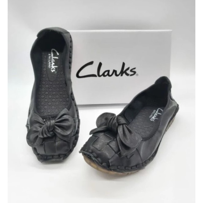 PRELOVED Clarks new pita woman yc-2022 / clarks flat pita wanita kulit asli / Clarks pita