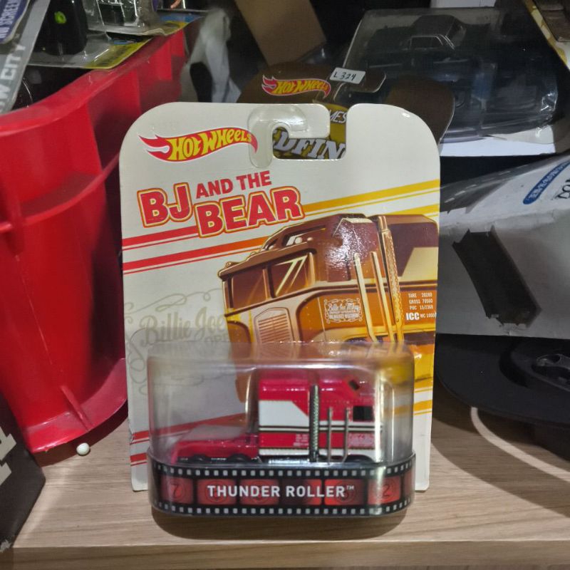 Hot Wheels Retro Entertainment BJ And The Bear Thunder Roller
