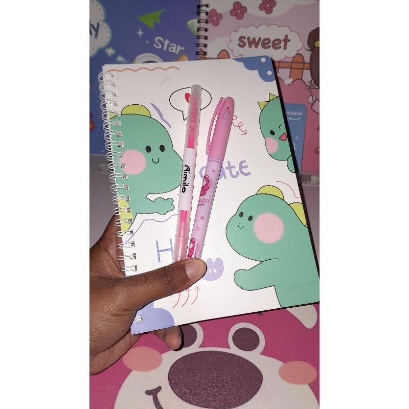 

NOTEBOOK A5 DENGAN PULPEN GEL DAN HIGHLITER