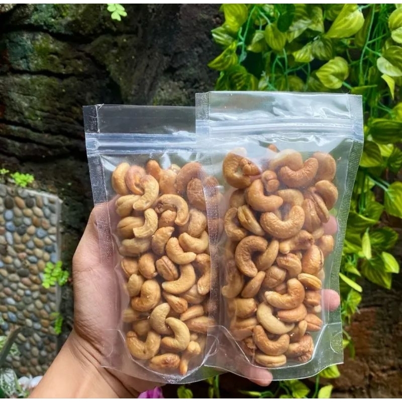 

Kacang mete matang utuh