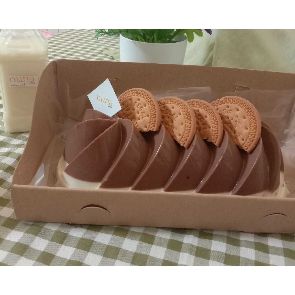 

PUDING COKLAT REGAL VANILLA LOAF HAMPERS ULANG TAHUN