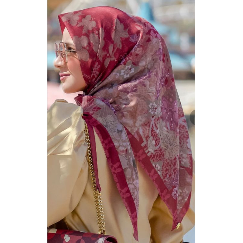 Buttonscarves AS IS The Dream Park Scarlet