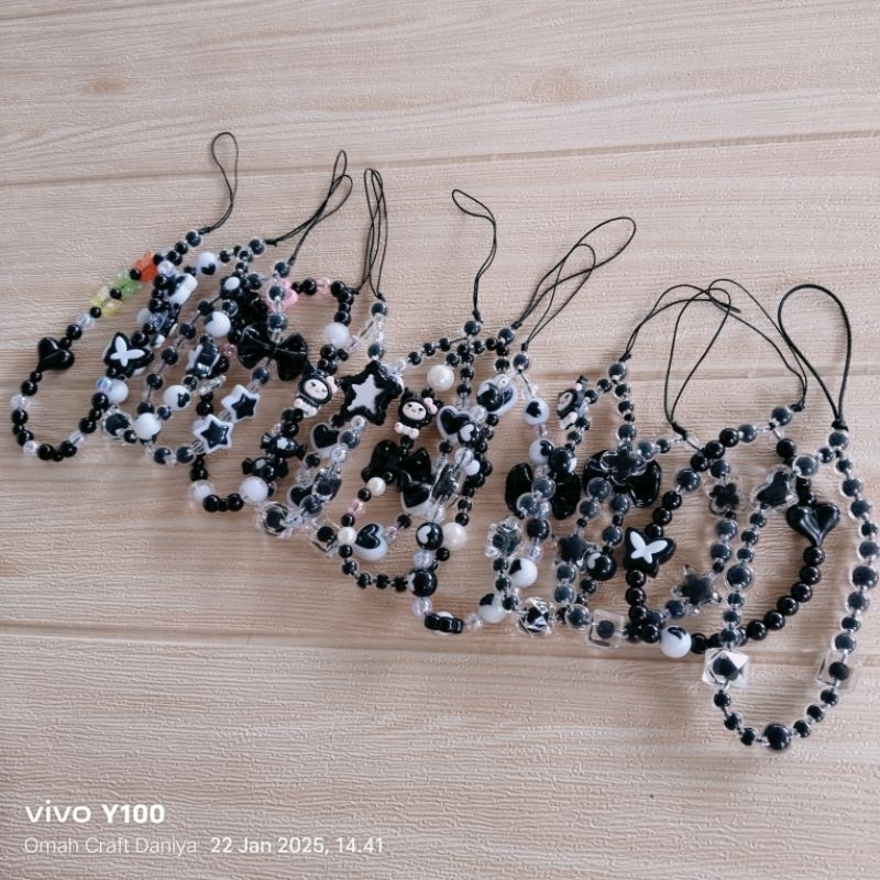 Gantungan Hp Hitam Putih (tali giok)