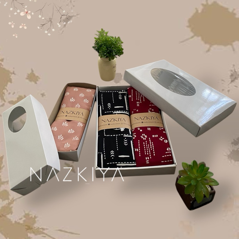 

Nazkiya Batik - Hampers Box Free Kartu Ucapan