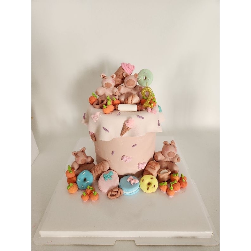 

Custom Cake Birthday Cake / Kue Ulang Tahun tema Capybara