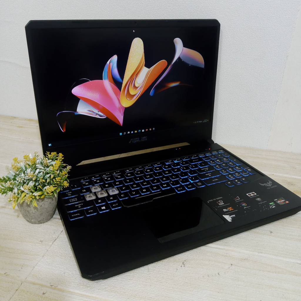 LAPTOP GAMING ASUS TUF FX505DT RYZEN 5 3550H RAM 8GB SSD 256GB+hdd 1TB NVIDIA GEFORCE GTX 1650 LAYAR