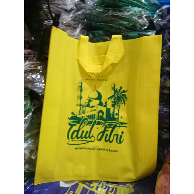 

Tas edisi Hari Raya Iedul Fitri isi 12 pcs ukuran 38 x 40 x 10 cm /tas hajatan/tas spunbond/tas lebaran/tas souvenir/goodie bag
