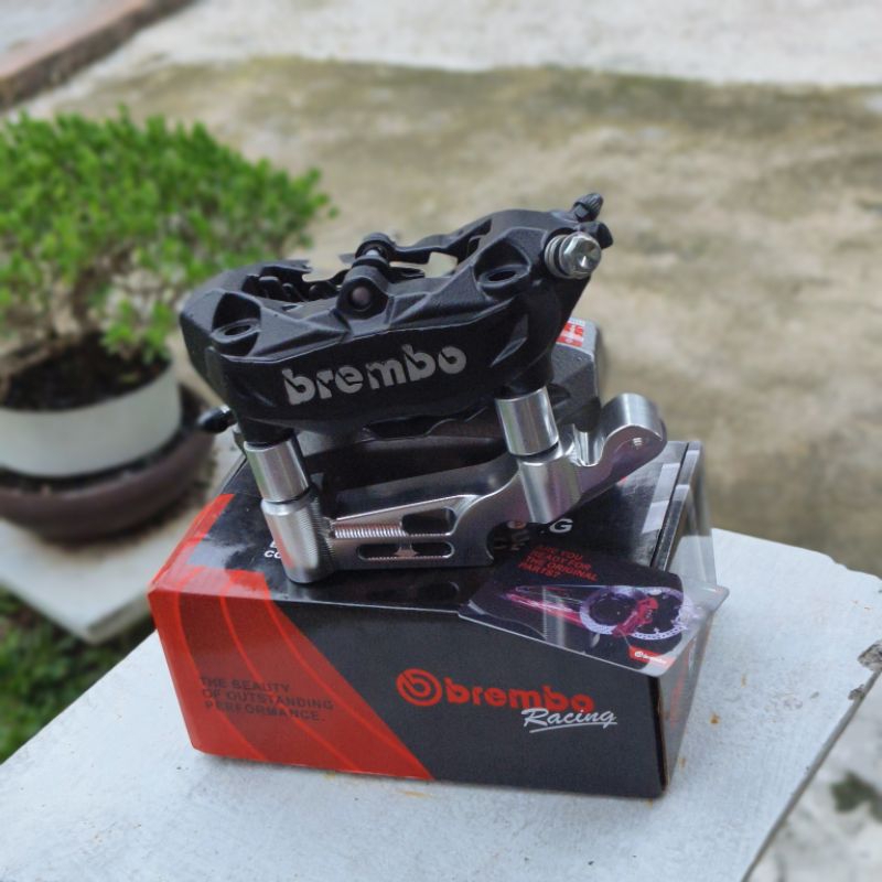 kaliper brembo import detail original M432/ Kaliper hitam brembo sett breket pnp ninja 4piston detai