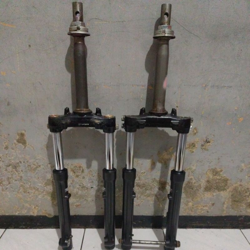 skok depan komplit set segitiga honda beat led/honda beat street led.barang second original lepasan 
