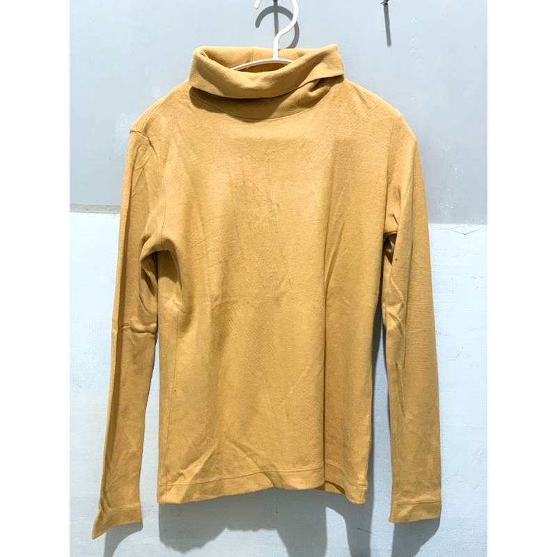 turtle neck uniqlo preloved