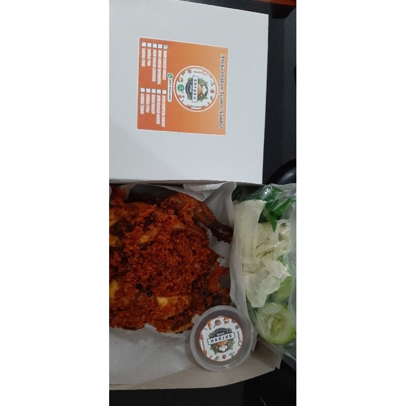 

Ayam goreng lengkuas dan sambal cumi