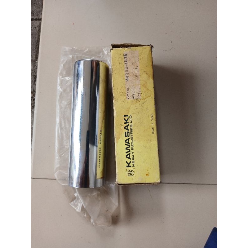 COVER SHOCK DEPAN KAWASAKI KH ORIGINAL NOS  .APLIKASI HONDA CB100.S90