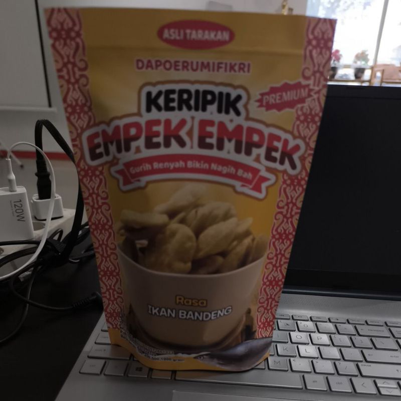 

Keripik Empek Premium Rasa Ikan Bandeng