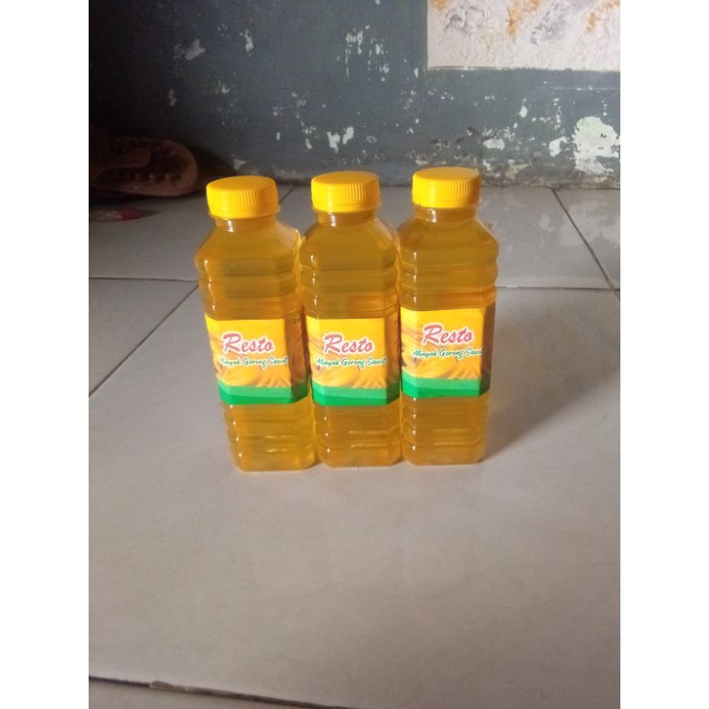 

minyak goreng paket 3 botol .minyak jernih