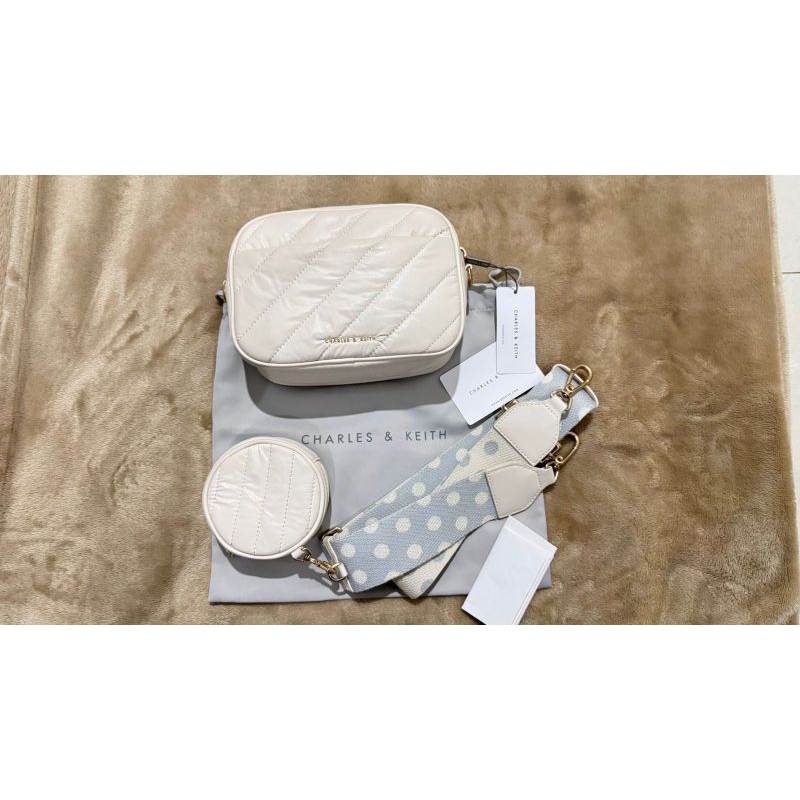 PRELOVE Tas Slempang Charles & Keith Putih Biru (Pemakaian Pribadi)