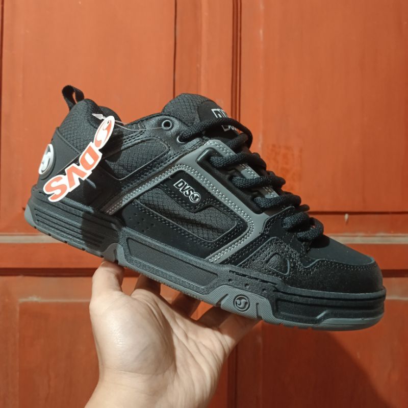 sneakers sepatu dvs comanche hitam skateboard shoes