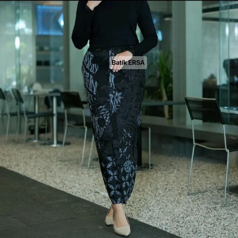ERSA Rok Batik Bawahan Wanita Jarik Wiru Manten Khas Solo Motif PANDEGA HITAM ICE BLUE Bahan Katun P