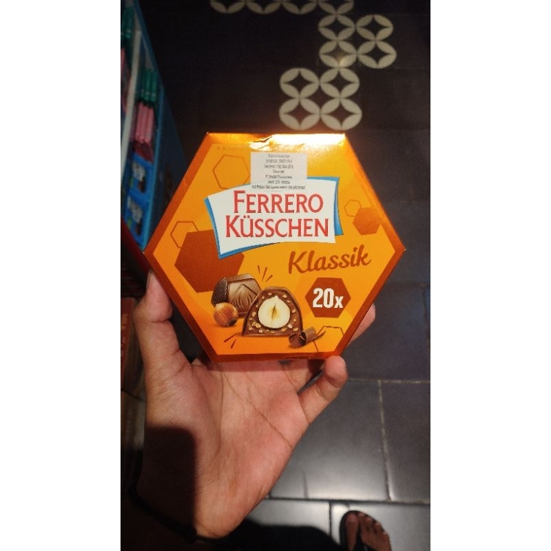 

Cokelat ferrero kusschen klassik spesial pack -+ 178 gram