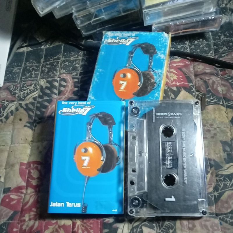 Kaset pita Sheila on 7  Jalan terus