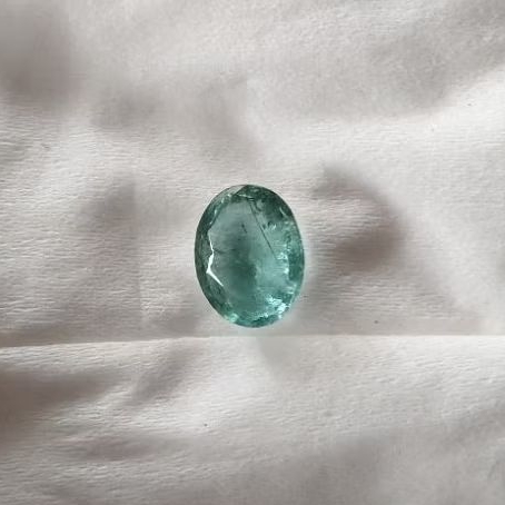 Natural Emerald Beryl Zamrud Memo GRI Material Kristal kaca hijau segar Menyala