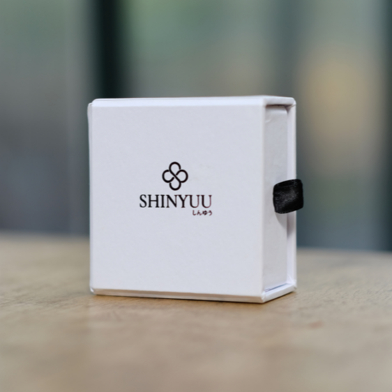 

Shinyuu Gift Box - Kotak Hadiah