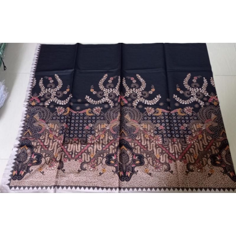 Batik Handprint premium warna dasar hitam