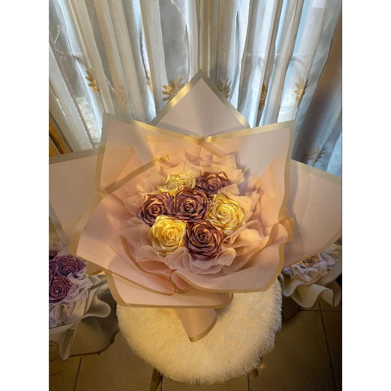 

Buket Pita Satin Rose Gold x Cream 7 Tangkai