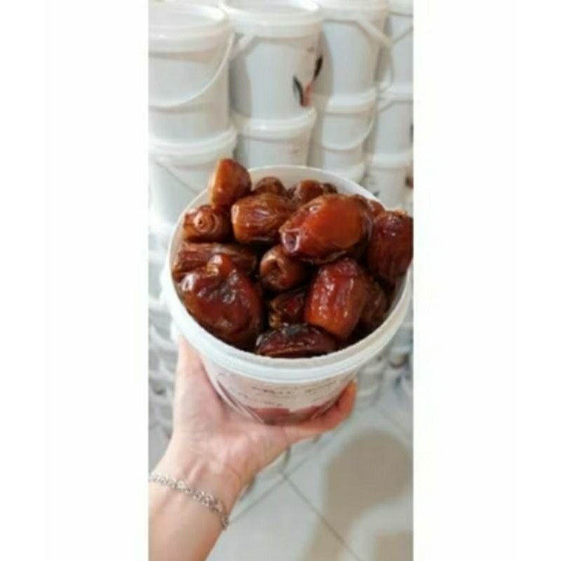 

Kurma Al Qassem 500gram. KURMA PREMIUM 100% Packing Dus Di Jamin Puas