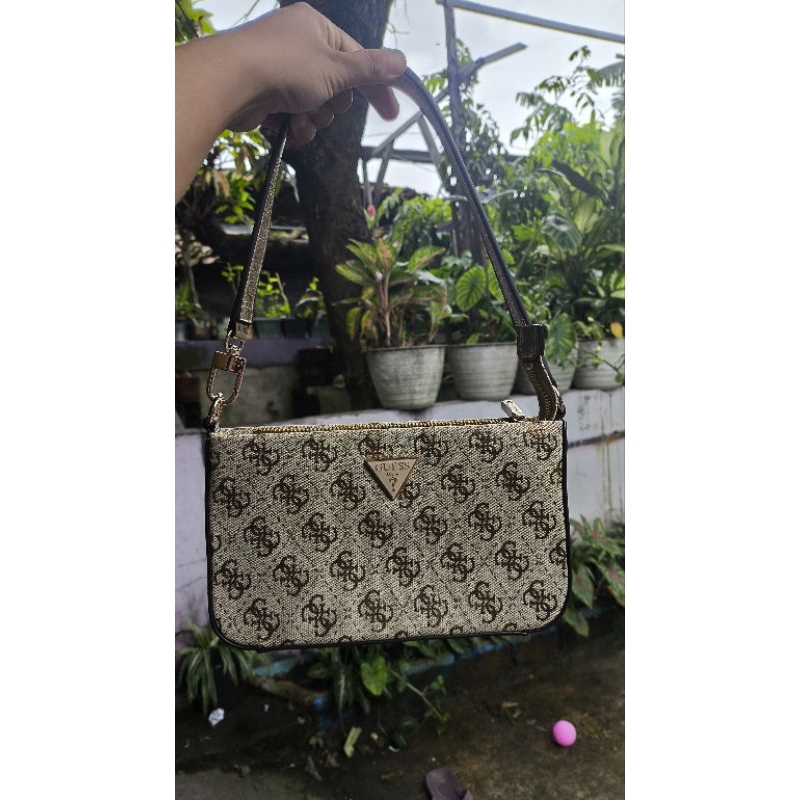 guess shoulder bag