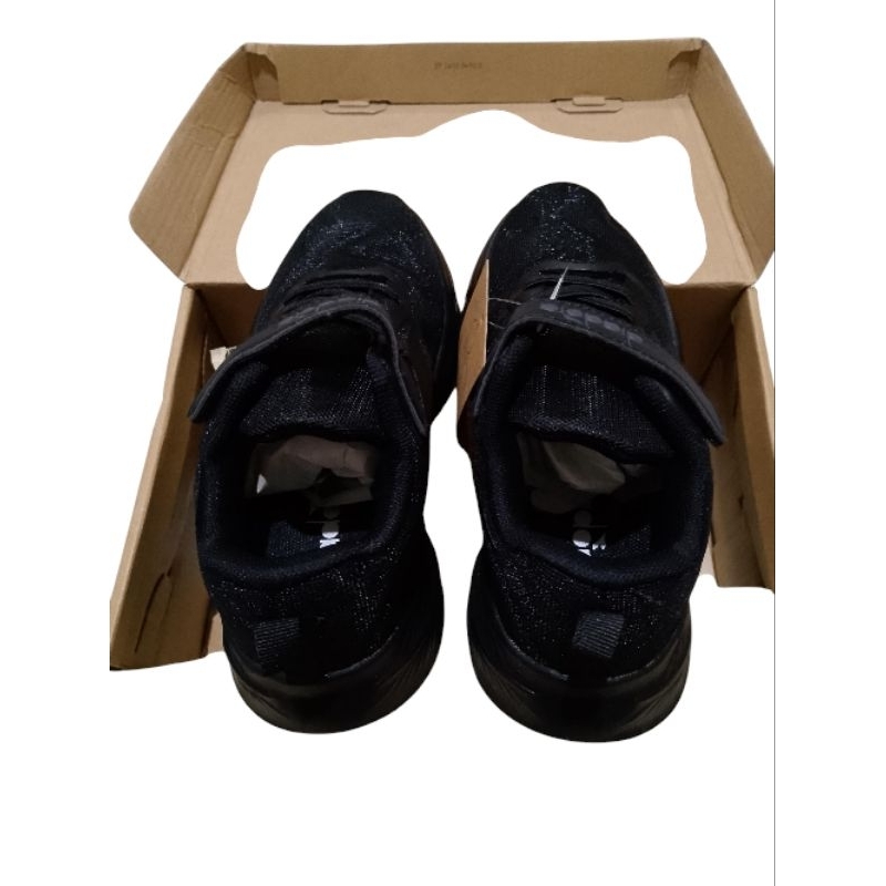 Sepatu anak sekolah hitam DIADORA